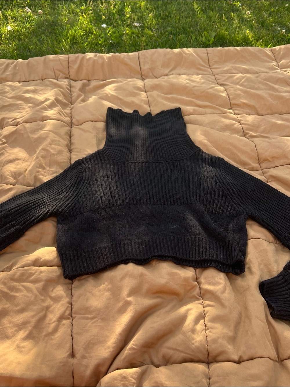 Judith March Black Cropped Ribbed Turtleneck Sweater With Statement Sleeves